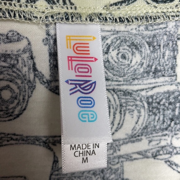 LuLaRoe Short Sleeve Camera Print V-Neck Top Size Medium - Picture 4 of 6